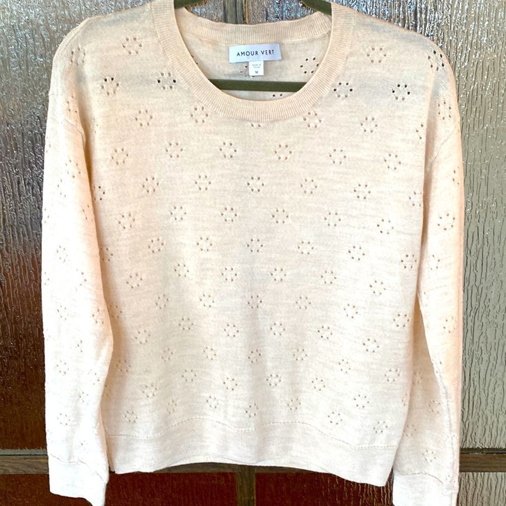 Amor Vert sweater in Ivory size M. Amazing quality! Beautiful design.
